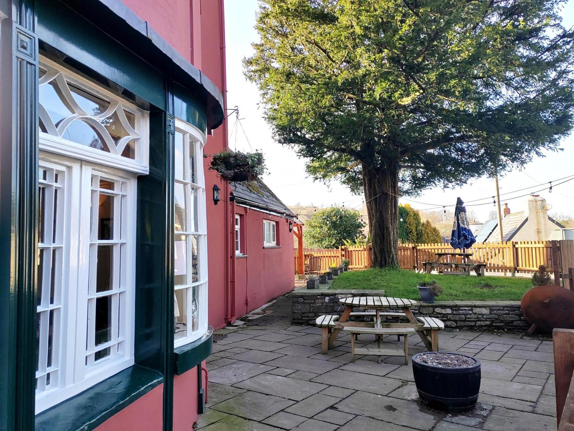 The Castle Coaching Inn Trecastle Zewnętrze zdjęcie